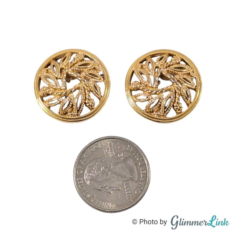 Vintage Trifari Round Textured Openwork Leaves Gold Tone Clip On Earrings - Picture 5 of 11